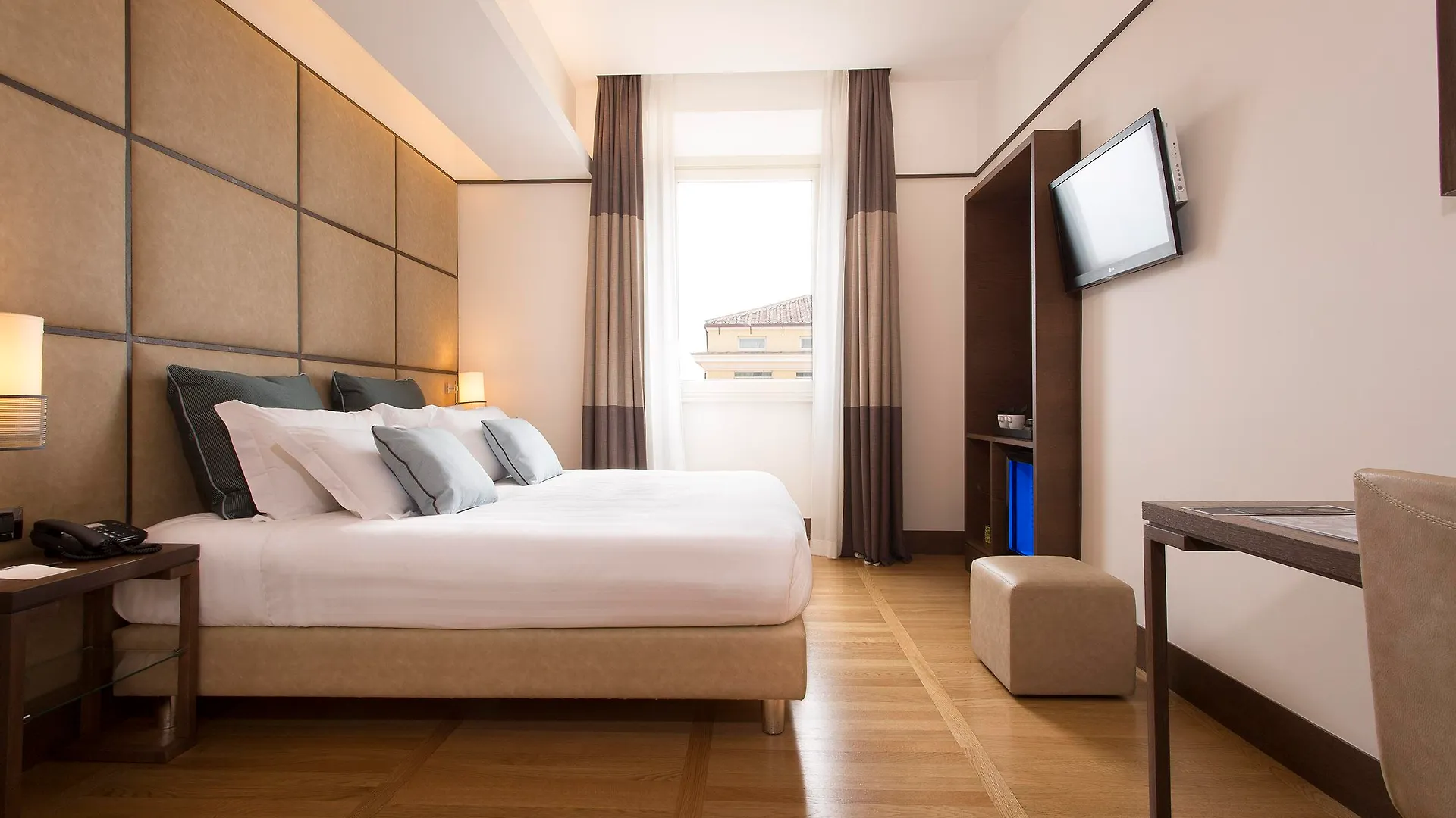 ****  The Independent Hotel Rome Italy